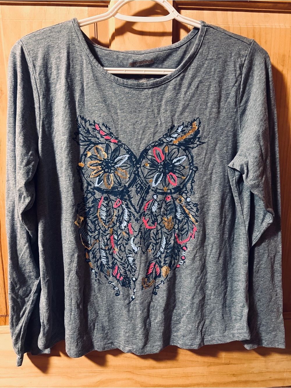 Arizona Jean Company Gray Long-Sleeve Top with Colorful Dreamcatcher Owl